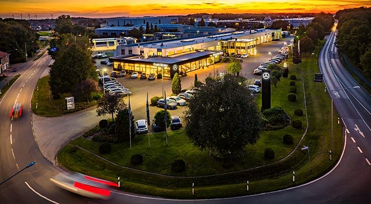 Nachtansicht Drohne Autohaus Ewald Menke in Lohne