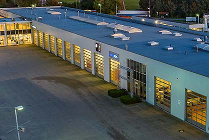 Außenansicht Autohaus Ewald Menke Nutzfahrzeugbereich in Lohne